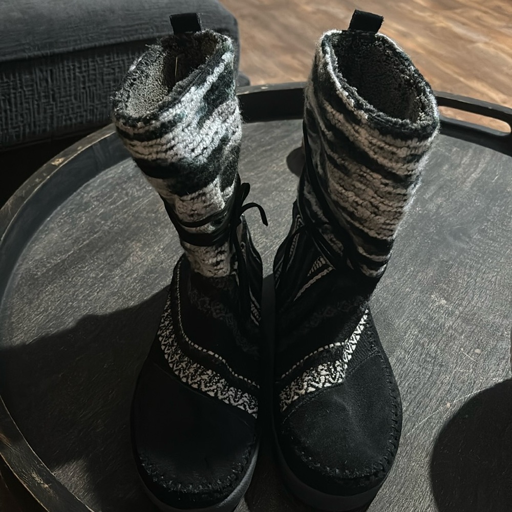 Tom’s winter boots